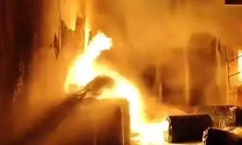 Kachiguda: Major Fire Erupts in Chappal Bazar Kachiguda: Major Fire Erupts in Chappal Bazar
