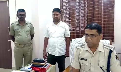 Odisha Man Posing As Deputy CM’s PA Arrested For Duping Job Seekers Odisha Man Posing As Deputy CM’s PA Arrested For Duping Job Seekers