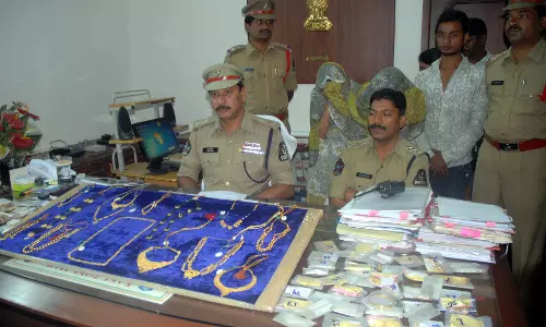 Notorious Thief Held in Kodad, ₹63 Lakh Stolen Valuables Recovered Notorious Thief Held in Kodad, ₹63 Lakh Stolen Valuables Recovered