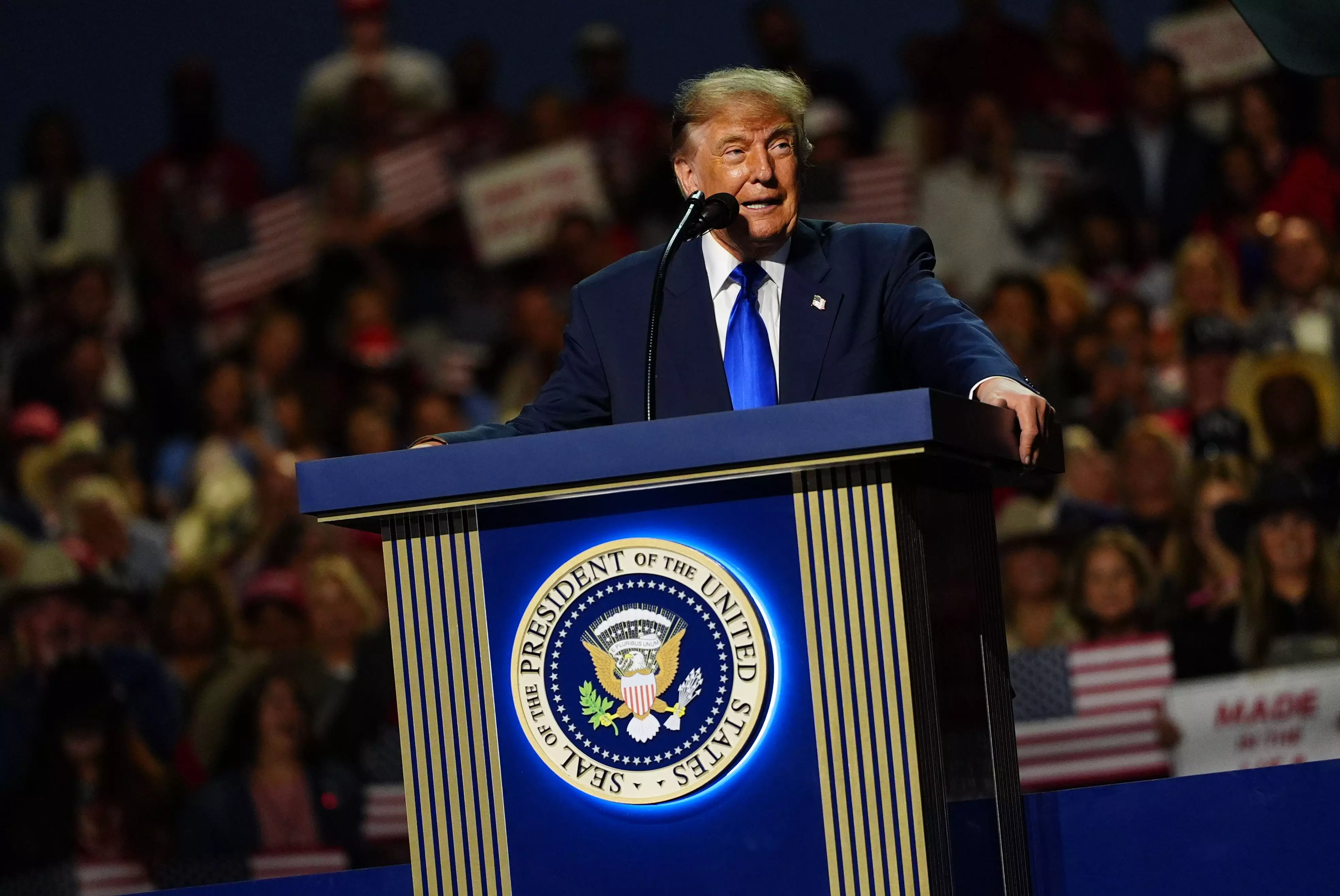 Trump Vows $5,000 for Every US Adult if Republicans Win Midterms Trump Vows $5,000 for Every US Adult if Republicans Win Midterms