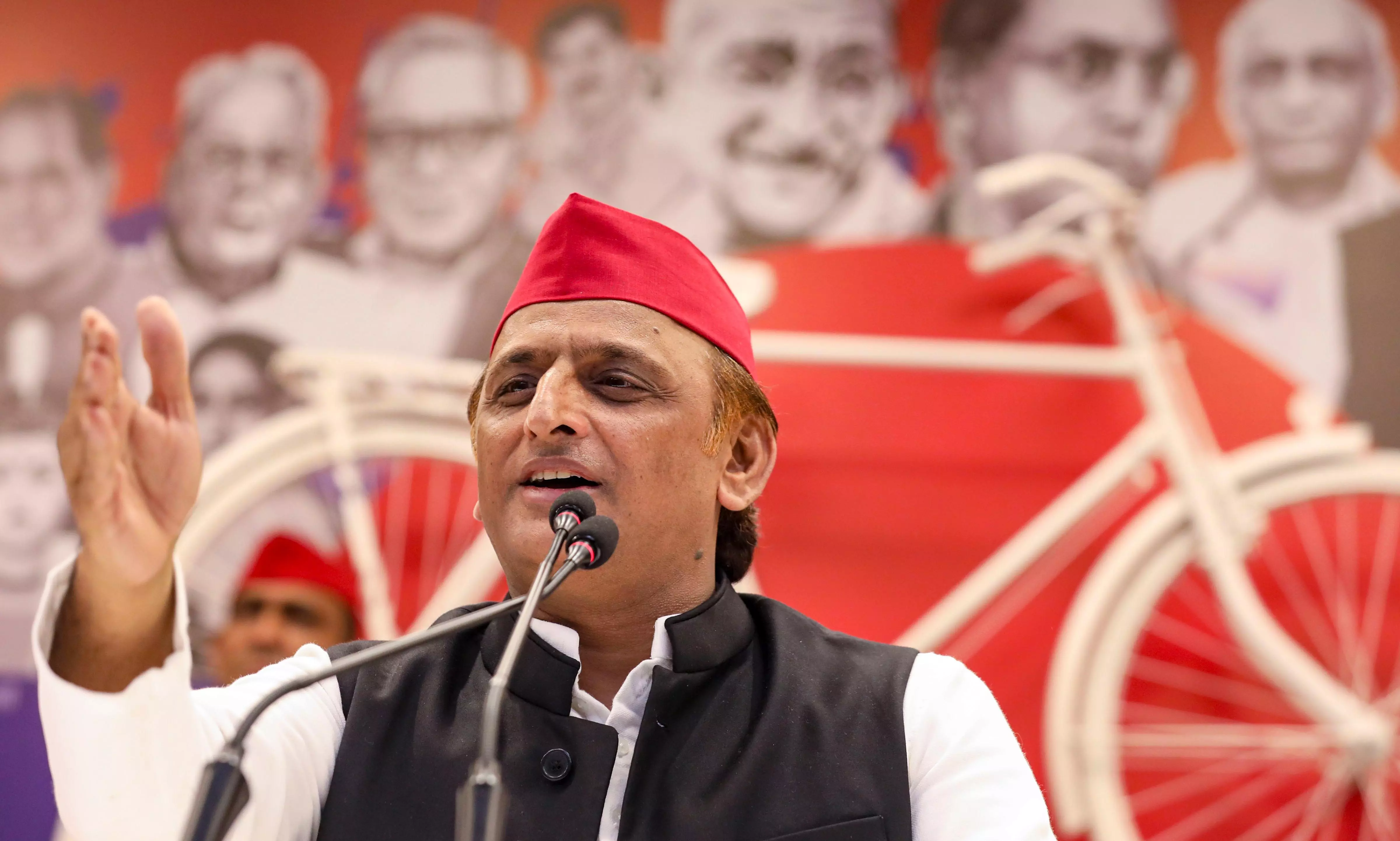 BJP Using Communal Atmosphere to Divert Focus From Inflation: Akhilesh BJP Using Communal Atmosphere to Divert Focus From Inflation: Akhilesh