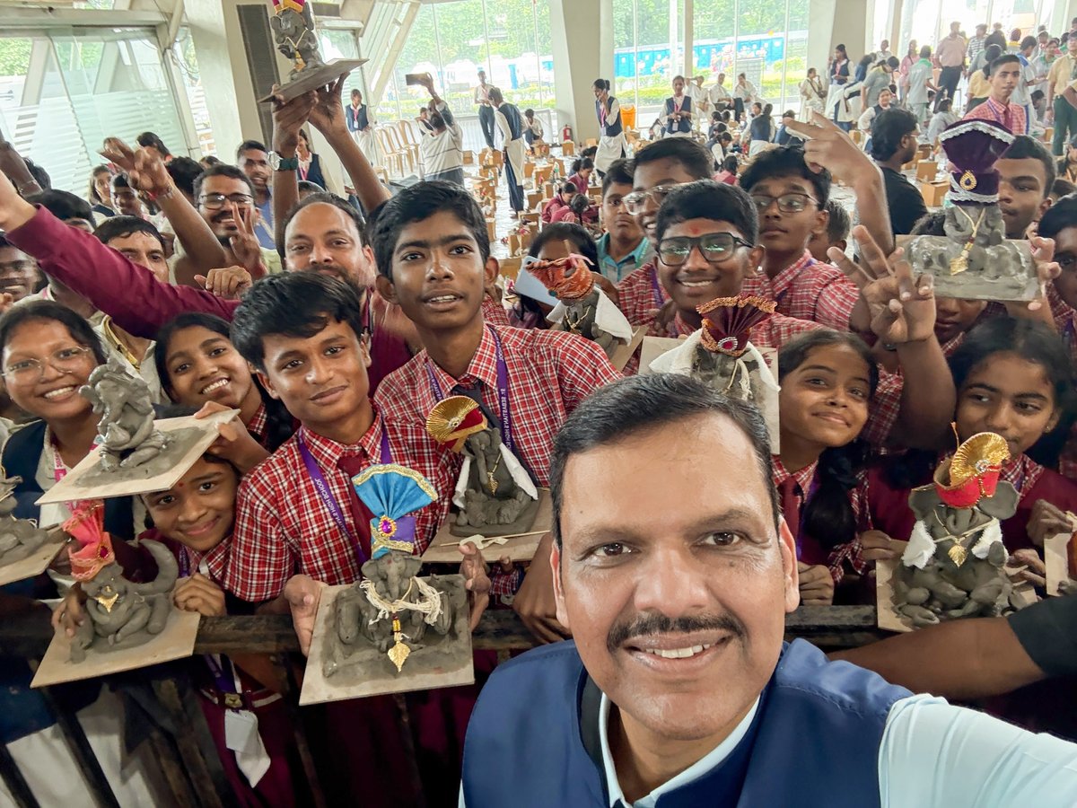 10,000 Students Set Guinness Record With Eco-Friendly Ganesh Idols