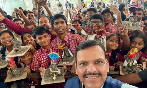10,000 Students Set Guinness Record With Eco-Friendly Ganesh Idols