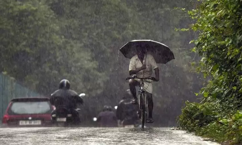 Low-Pressure Area Likely to Intensify into Severe Cyclonic Storm; AP on Alert Low-Pressure Area Likely to Intensify into Severe Cyclonic Storm; AP on Alert
