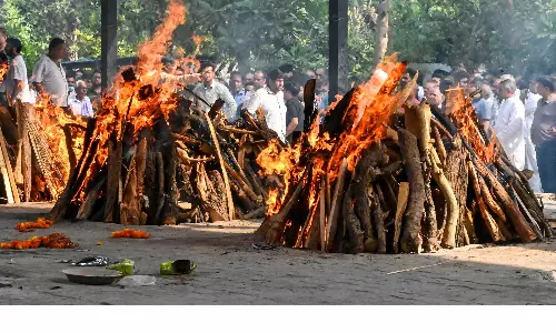 Crematorium Worker Beaten Up for Slot Mix Up in Kannur Crematorium Worker Beaten Up for Slot Mix Up in Kannur