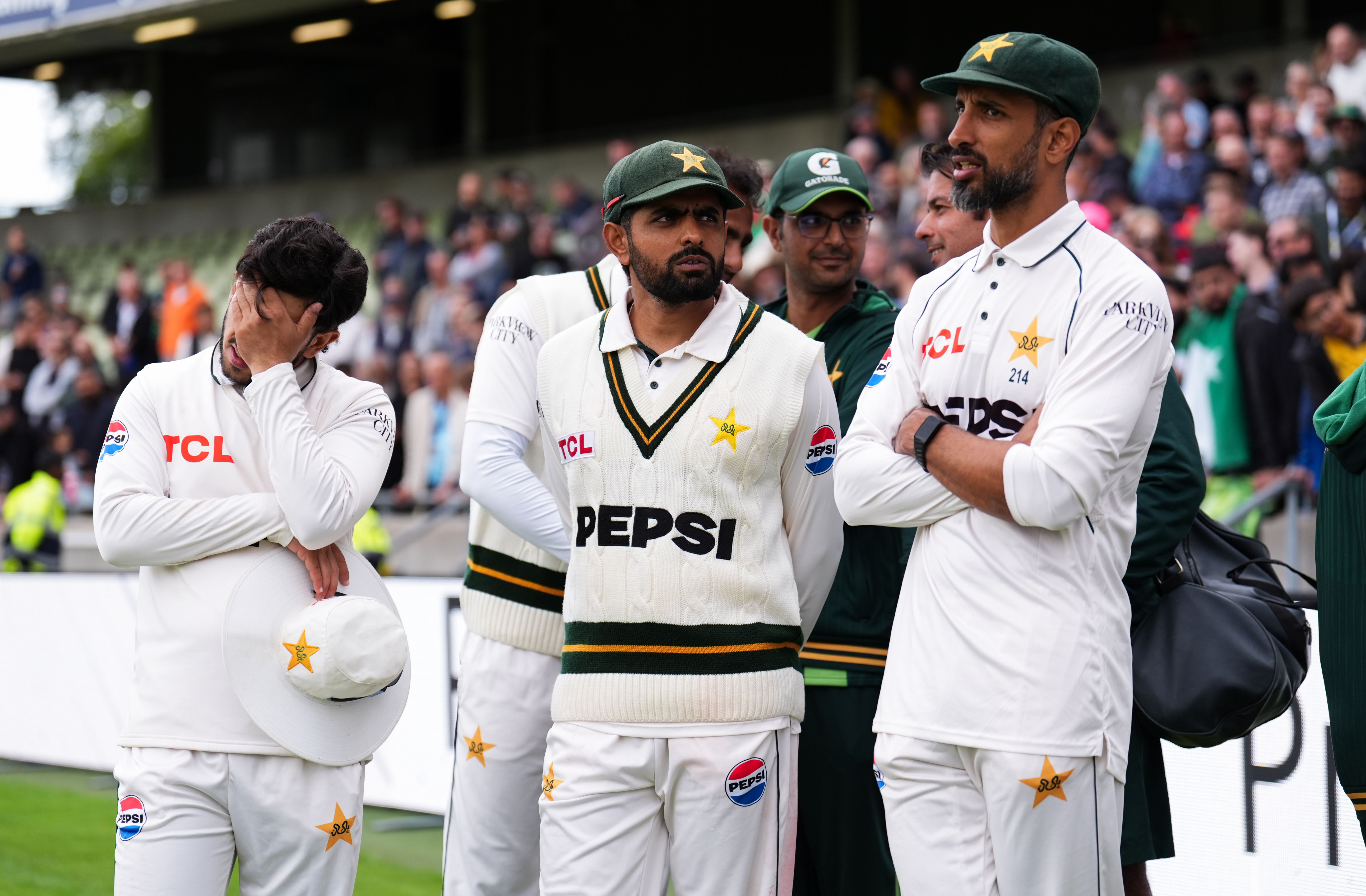 England Beats Pakistan in Third Test to Sweep Series