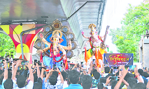 Gen-Z Hones Mgmt. Skills at Ganpati and Durga Pandals
