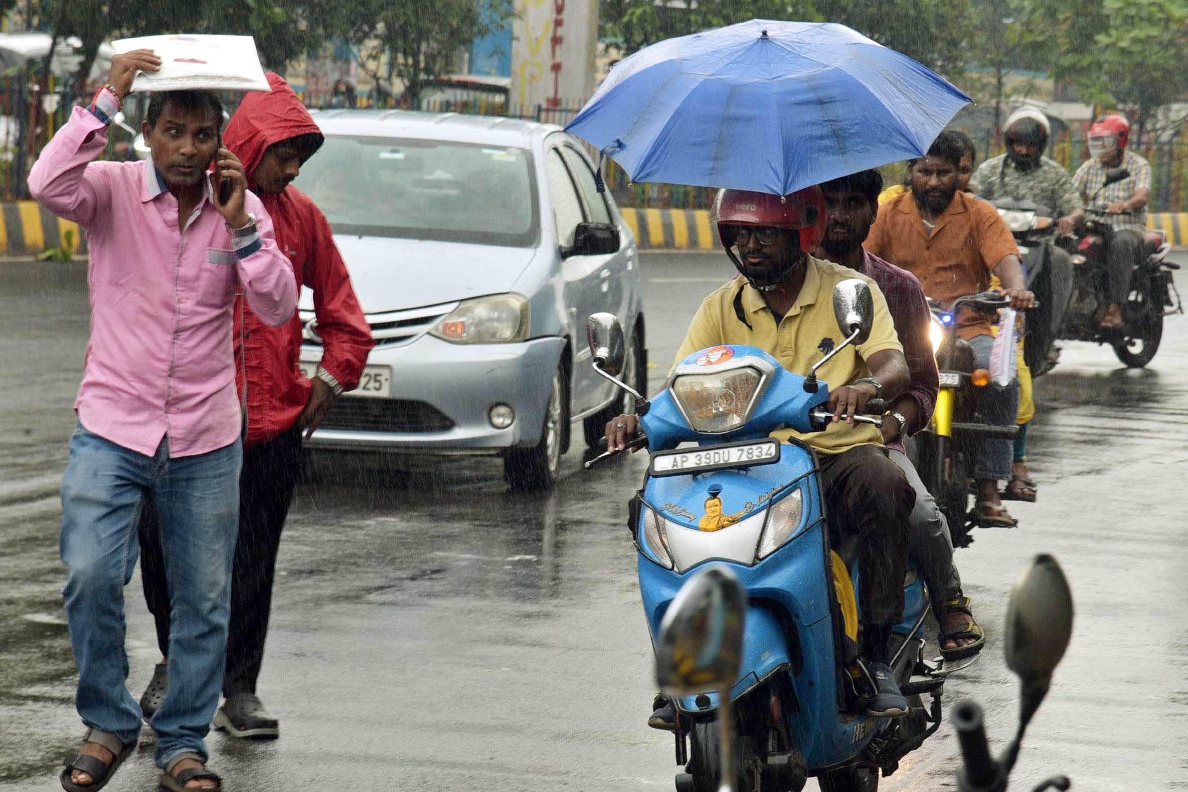 Rain Intensifies Across Telangana, Commuters Advised Caution