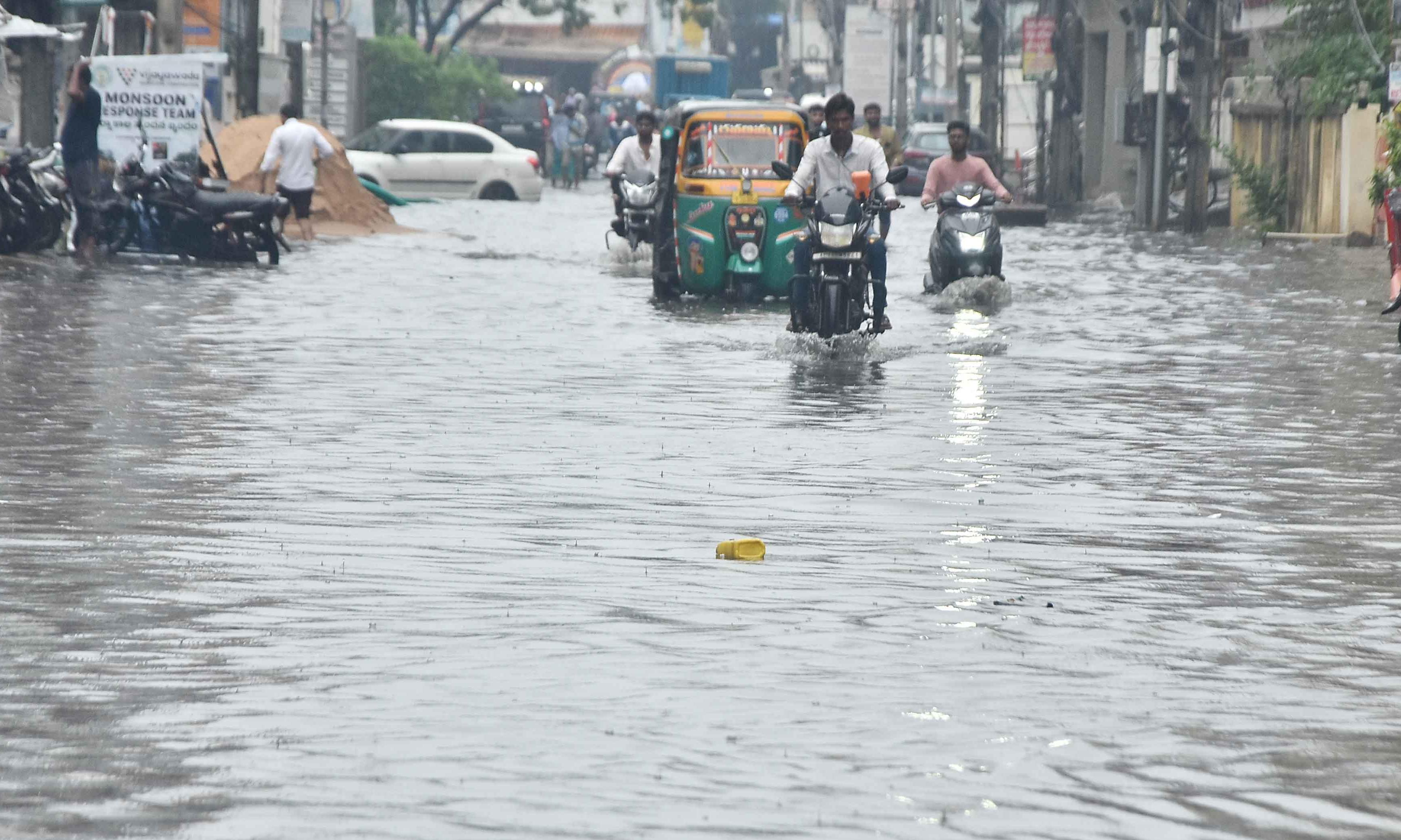 Hyderabad Rains: Avoid Flooded Roads, Traffic Police Issues Travel Advisory