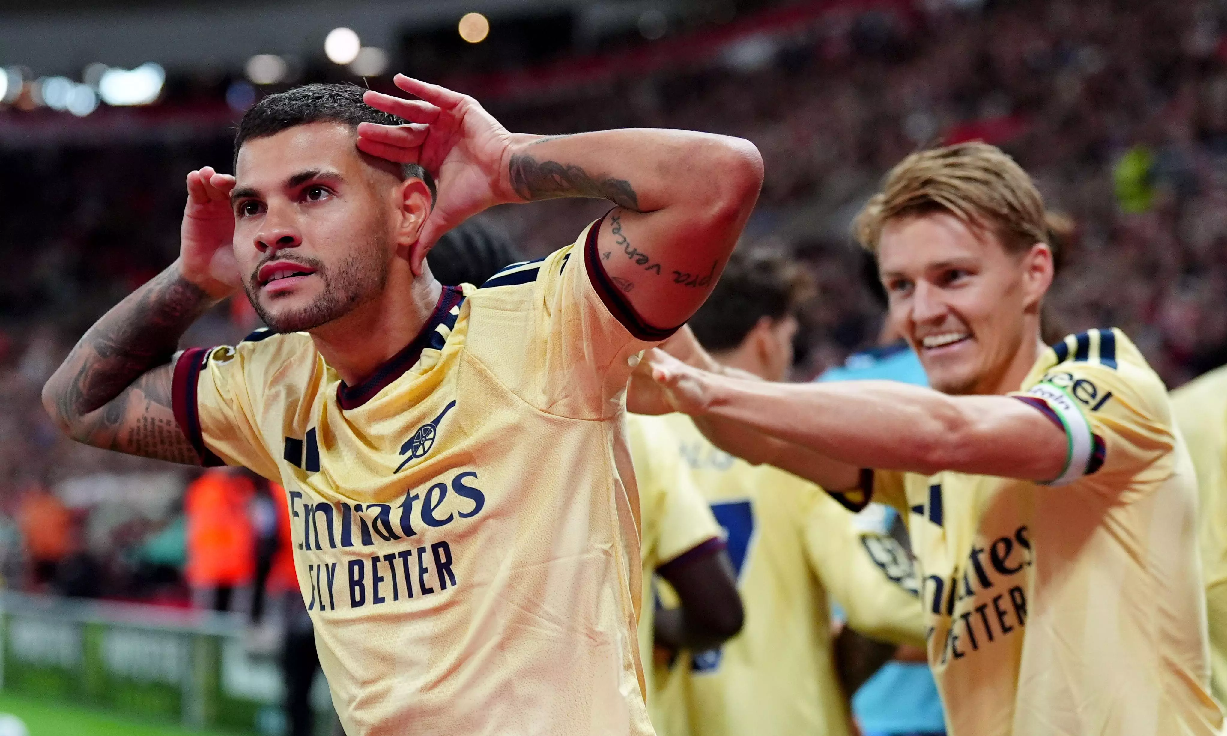 Arsenal Goes Clear on Top of Premier League, Liverpool and Chelsea Stumble Arsenal Goes Clear on Top of Premier League, Liverpool and Chelsea Stumble