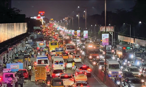 Holiday Rush, By-poll Campaign Gridlock Clog Chennai-Tiruchy NH Holiday Rush, By-poll Campaign Gridlock Clog Chennai-Tiruchy NH