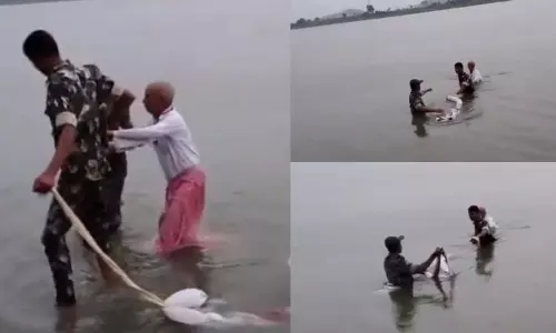 Basar: Police Rescue Elderly Man Who Attempted to End His Life in Godavari River Basar: Police Rescue Elderly Man Who Attempted to End His Life in Godavari River