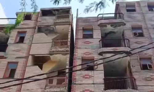Delhi Building Evacuated After Sudden Tilt; Owner Told to Demolish Structure Delhi Building Evacuated After Sudden Tilt; Owner Told to Demolish Structure