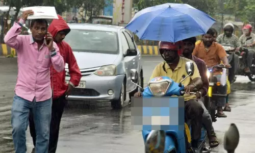 Rain Intensifies Across Telangana, Commuters Advised Caution Rain Intensifies Across Telangana, Commuters Advised Caution