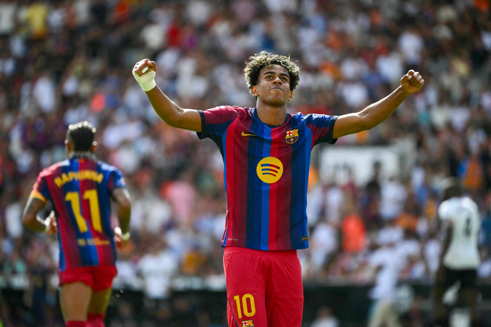 Barcelona Beat Levante 4-2 as Yamal Matches Messi Mark