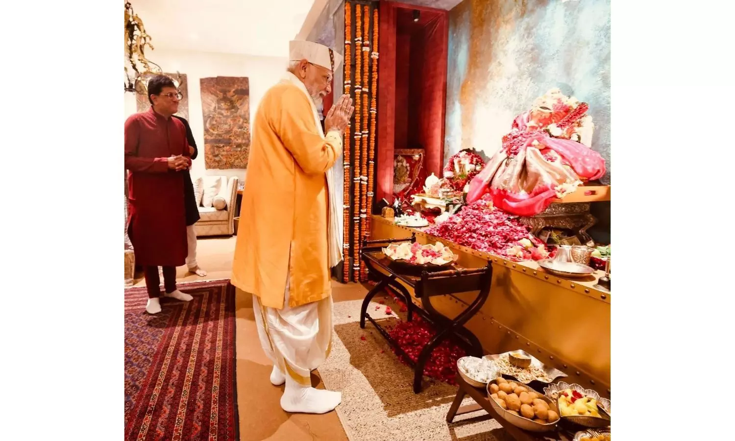 Ganesh Chaturthi: Vice President, PM Offer Prayers At Goyals Residence Ganesh Chaturthi: Vice President, PM Offer Prayers At Goyals Residence