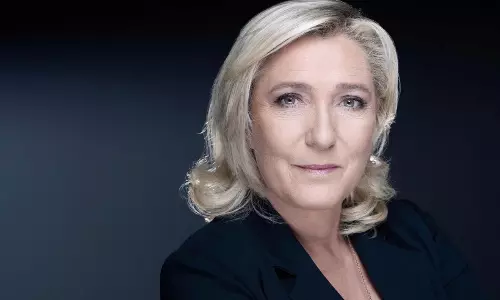 French Poll Shows Le Pen To Lead In Presidential Vote