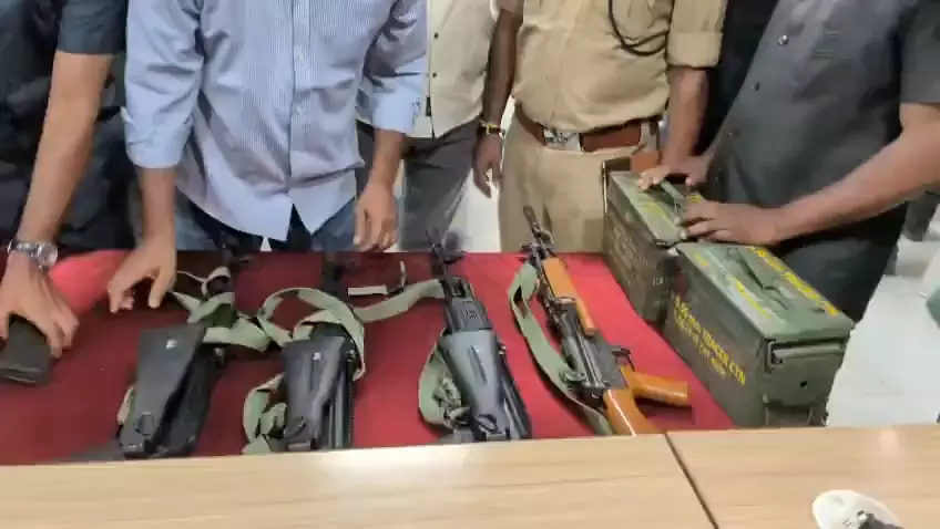 Arms Theft Accused Was in Touch With Pak Arms Dealer Arms Theft Accused Was in Touch With Pak Arms Dealer