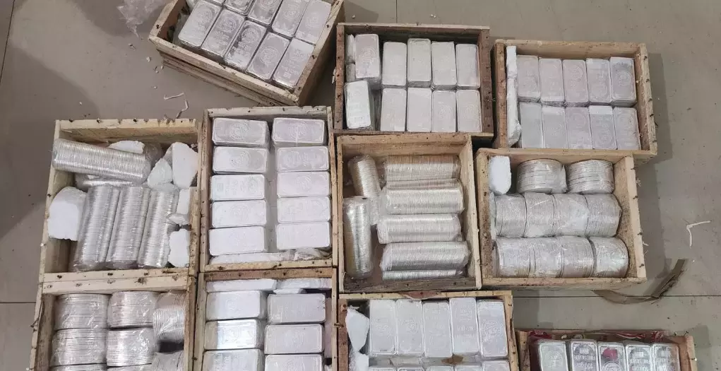 21 Kg Silver Seized From Gang Thieving Temples In AP, Karnataka 21 Kg Silver Seized From Gang Thieving Temples In AP, Karnataka