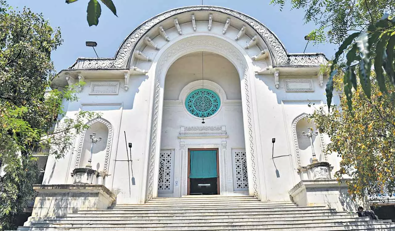 Staff Crunch, Fund Deficit Cripple Iconic State Central Library in Afzalgunj Staff Crunch, Fund Deficit Cripple Iconic State Central Library in Afzalgunj