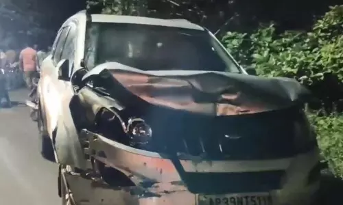 Three Injured as Boulders Fall on Moving Car in Nilgiris District