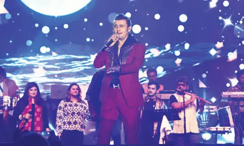 Sonu Nigam Performs Dual-Voice Version of Aaj Ki Raat at US Concert