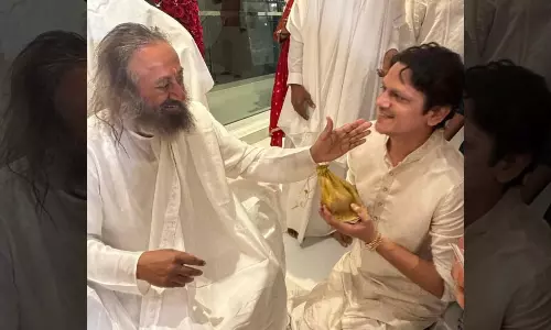 Vijay Varma Begins New Chapter After Sri Sri Ravi Shankar’s Blessings