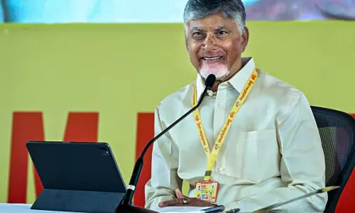 Naidu Directs Officials to Complete 5.52 Lakh Houses by March 2027