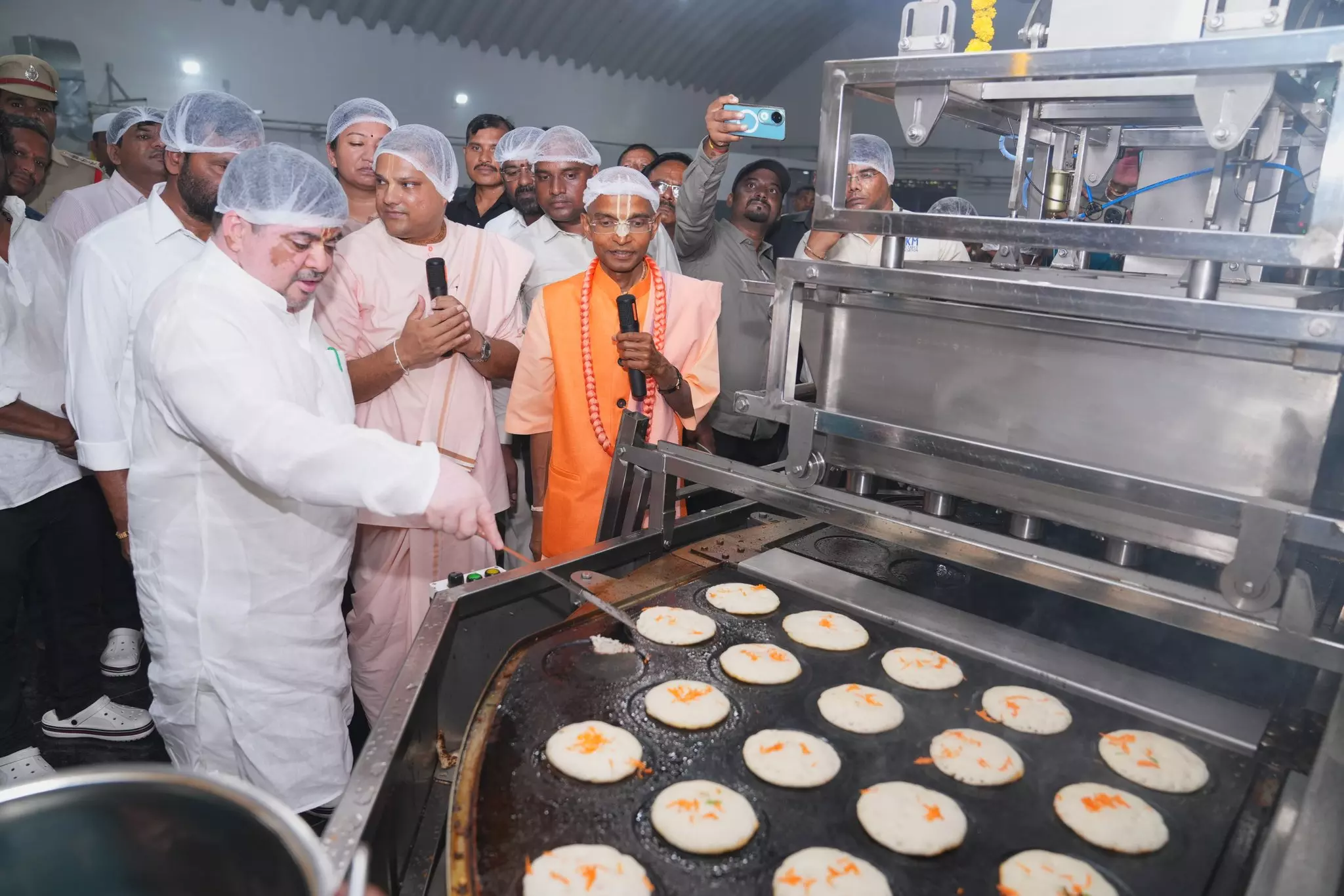 Ponnam Inaugurates Centralized Community Kitchen at Karimnagar Ponnam Inaugurates Centralized Community Kitchen at Karimnagar