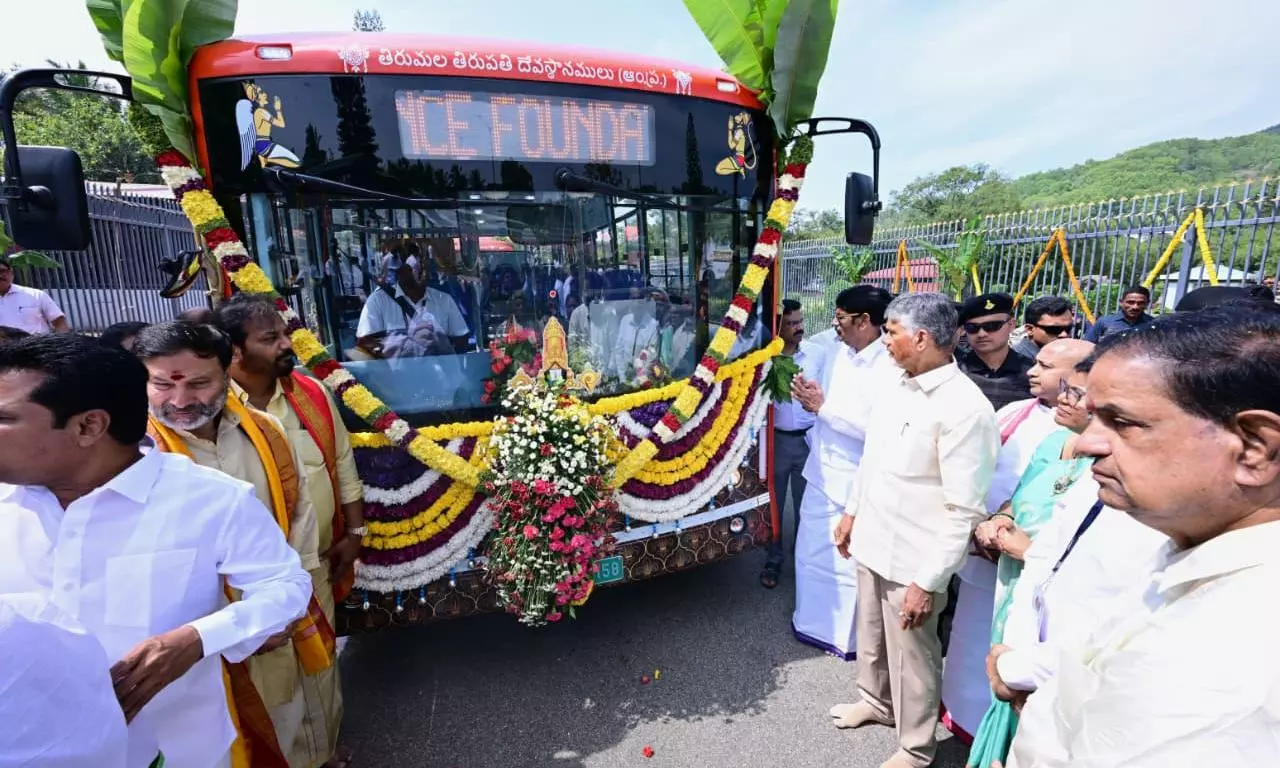 Reliance Foundation Presents 25 Electric Buses to TTD Reliance Foundation Presents 25 Electric Buses to TTD
