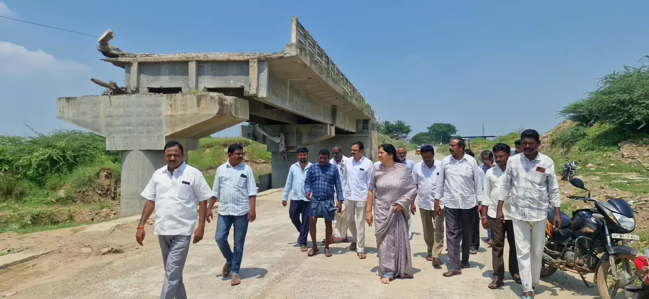 Start Akeru Bridge Works Immediately, Says Satyavathi Start Akeru Bridge Works Immediately, Says Satyavathi