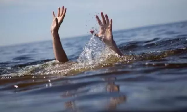 Srikakulam: Two Drown, Two Others Go Missing In Ganagallavanipet Beach Srikakulam: Two Drown, Two Others Go Missing In Ganagallavanipet Beach