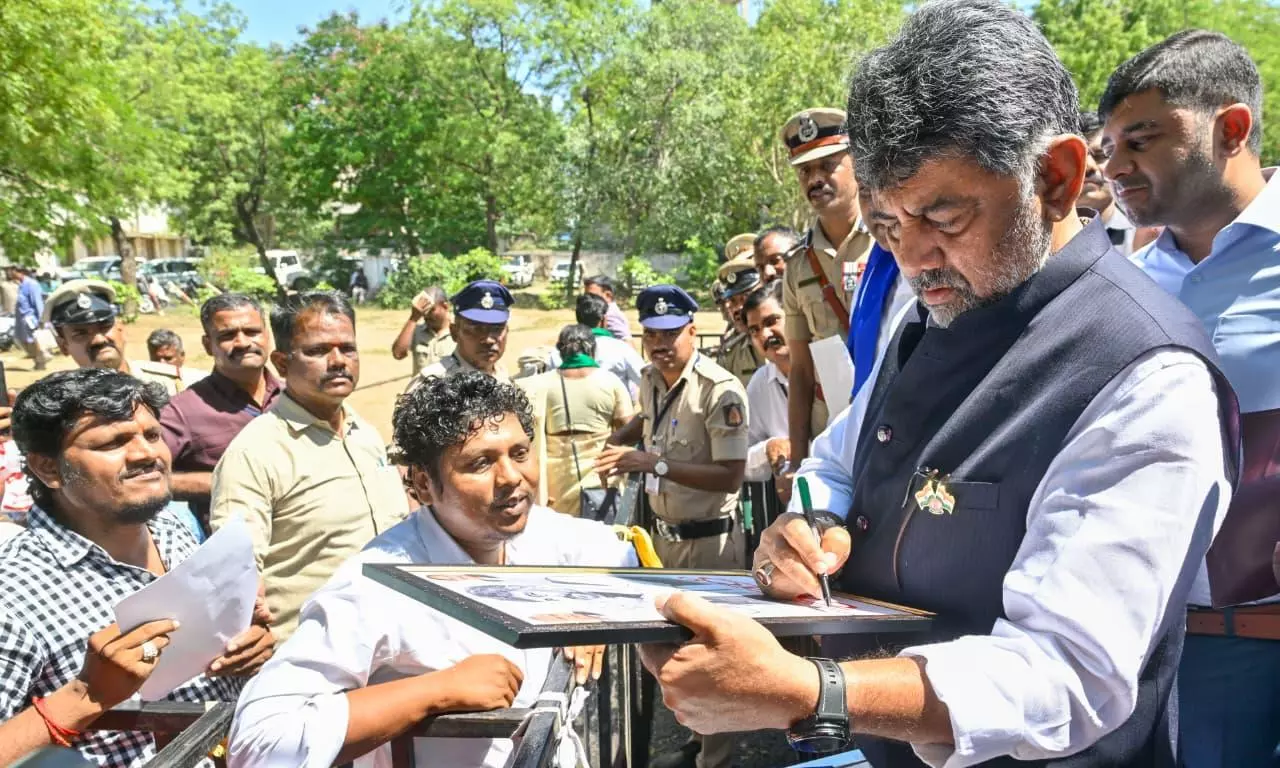 Shivakumar Calls Proposed UPI Charges ‘Pickpocketing’ Of Common man Shivakumar Calls Proposed UPI Charges ‘Pickpocketing’ Of Common man