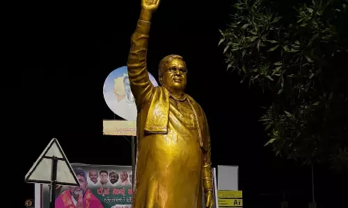 Siddaramaiahs Statue Installed, Removed in Kalaburagi Ahead of Kalyana Karnataka Utsava Siddaramaiahs Statue Installed, Removed in Kalaburagi Ahead of Kalyana Karnataka Utsava