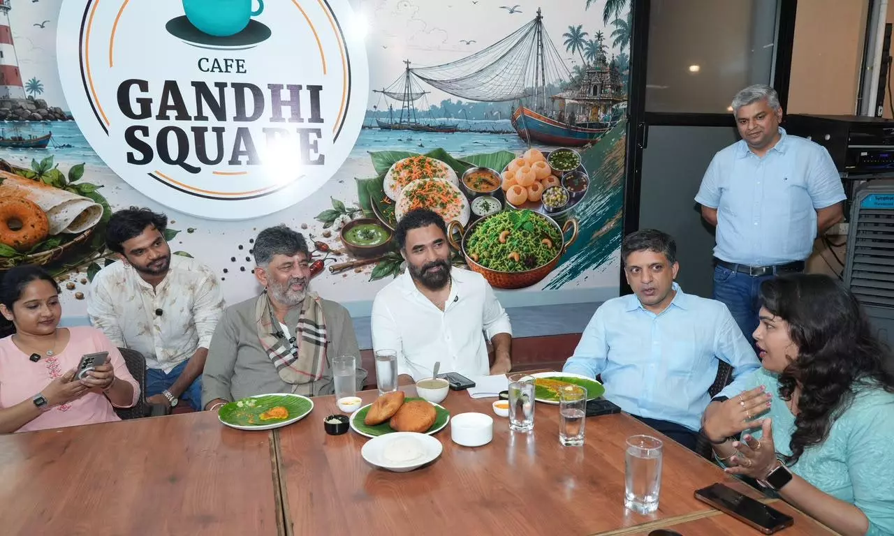 Gandhi, Temple, War Memorial And A Bus Ride: DKS Takes Cabinet On A City Tour Gandhi, Temple, War Memorial And A Bus Ride: DKS Takes Cabinet On A City Tour