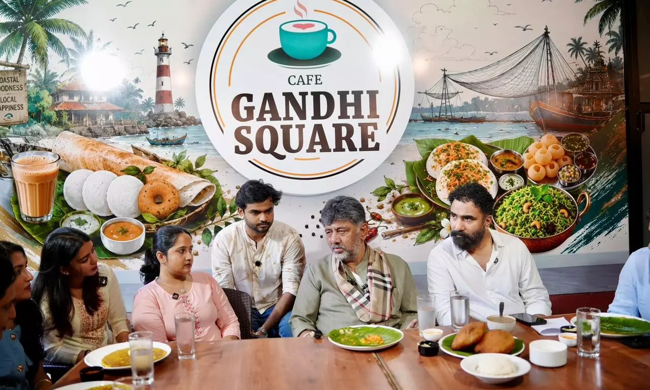 Gandhi, Temple, War Memorial And A Bus Ride: DKS Takes Cabinet On A City Tour Gandhi, Temple, War Memorial And A Bus Ride: DKS Takes Cabinet On A City Tour