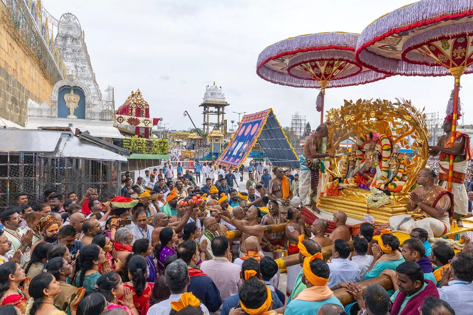 Tirupati: Lord Malayappa Taken Out on Kalpavriksha, Sarva Bhoopala Vahanams Tirupati: Lord Malayappa Taken Out on Kalpavriksha, Sarva Bhoopala Vahanams