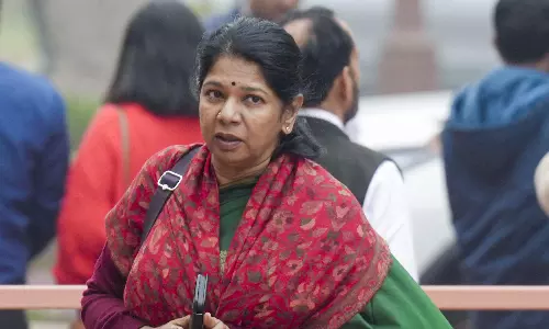 After Uddhav Thackeray, Kanimozhi Meets Mamata Banerjee in Kolkata