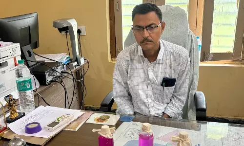 Mulugu Tahsildar Held in Rs.14,000 Bribe Case Mulugu Tahsildar Held in Rs.14,000 Bribe Case