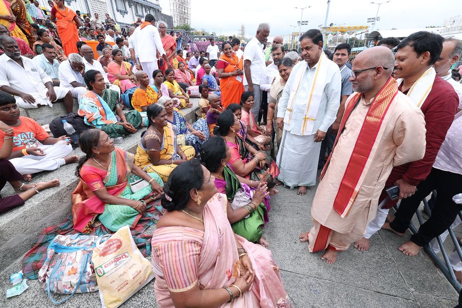 TTD Chairman Naidu Inspects Devotee Arrangements f