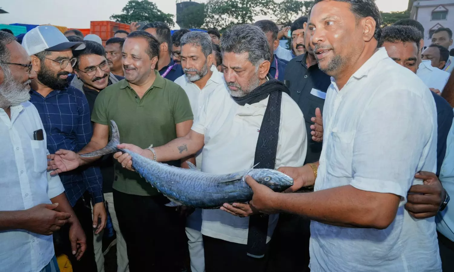 DK Shivakumar Hears out Fishermen’s Demands at Mangaluru Harbour DK Shivakumar Hears out Fishermen’s Demands at Mangaluru Harbour