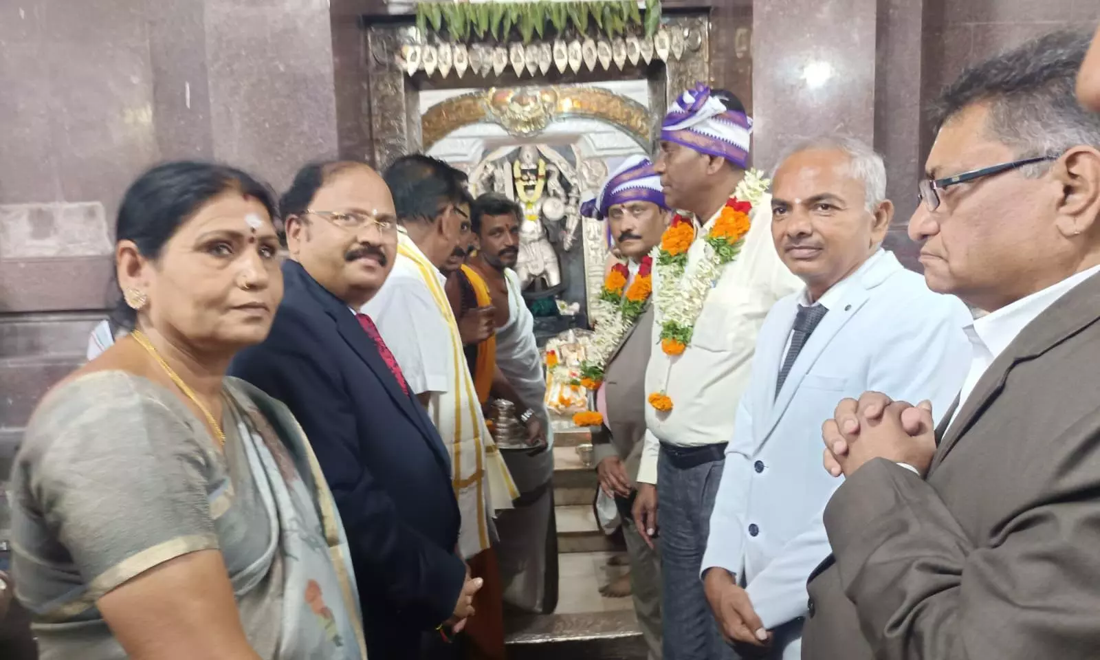 HC Judges Offer Prayers At Kuravi Temple HC Judges Offer Prayers At Kuravi Temple