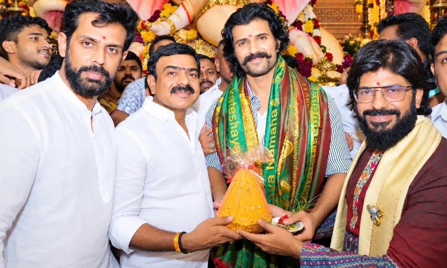 Vijay Deverakonda Visits Balapur Ganesh During Festive Celebrations