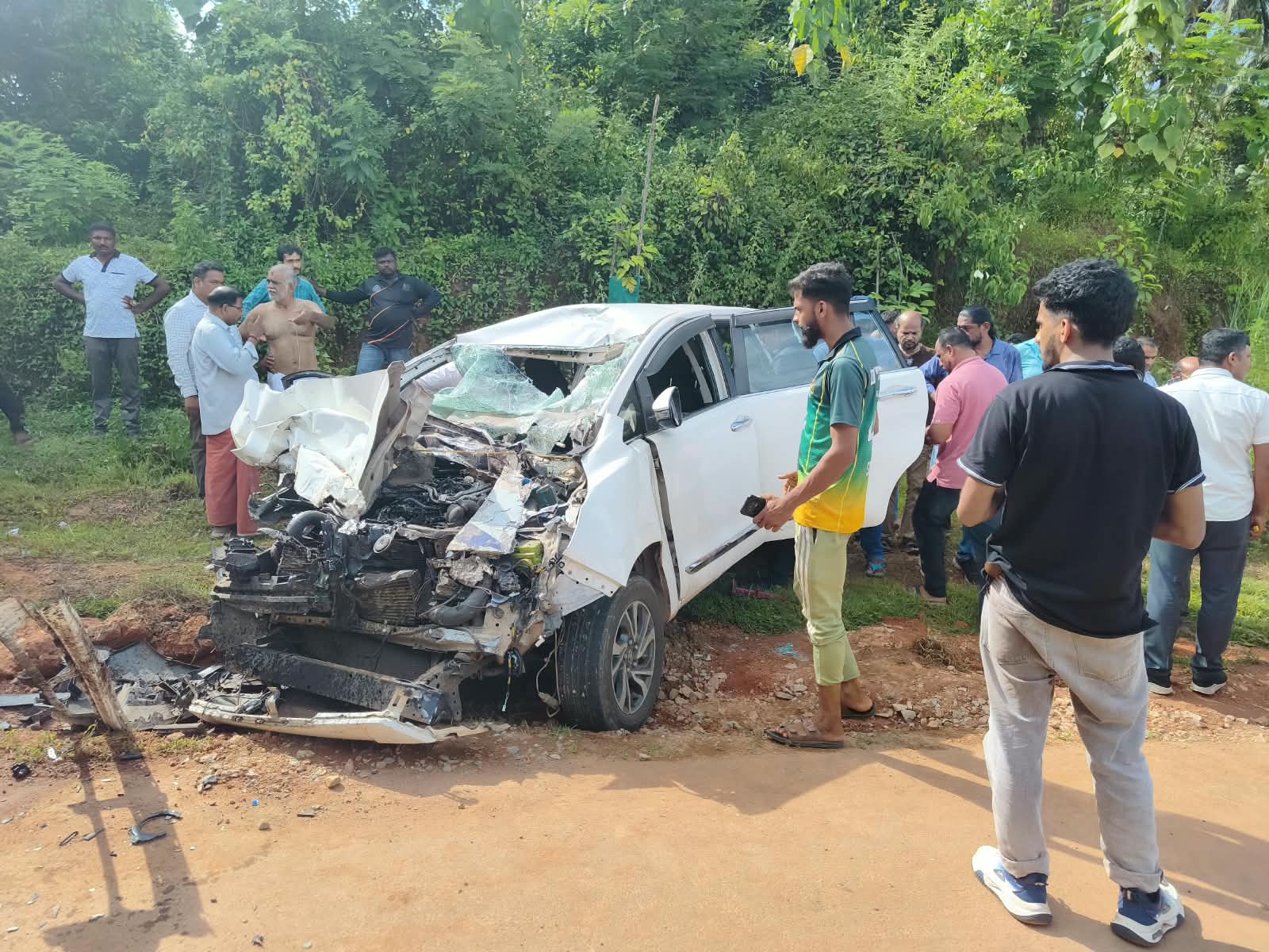 Former Minister Ramanath Rai’s Car Meets With Acci