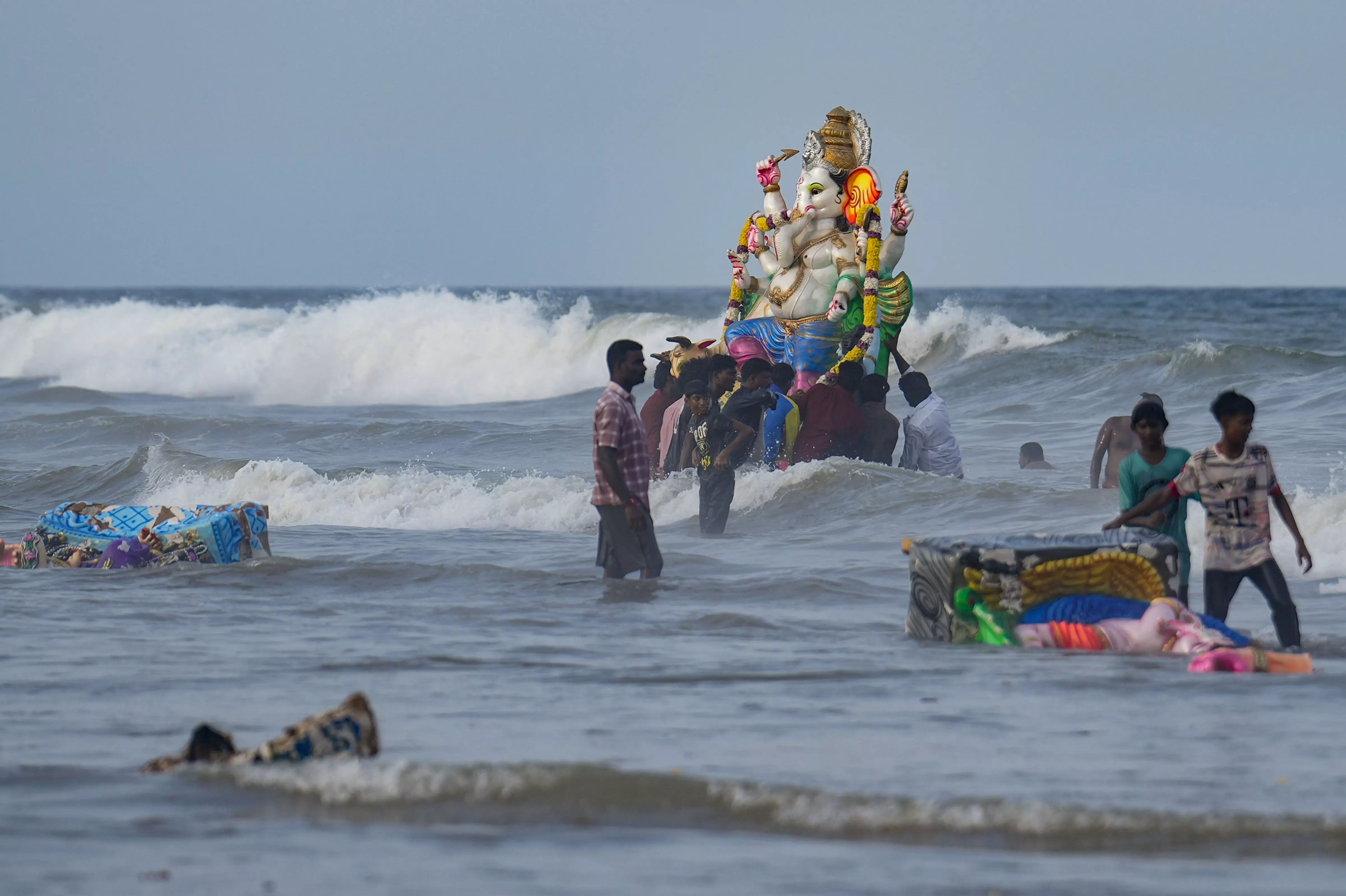 In Pictures: Over 2,000 Vinayagar Idols Immersed in Chennai Sea In Pictures: Over 2,000 Vinayagar Idols Immersed in Chennai Sea