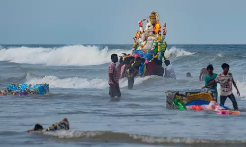 In Pictures: Over 2,000 Vinayagar Idols Immersed in Chennai Sea In Pictures: Over 2,000 Vinayagar Idols Immersed in Chennai Sea