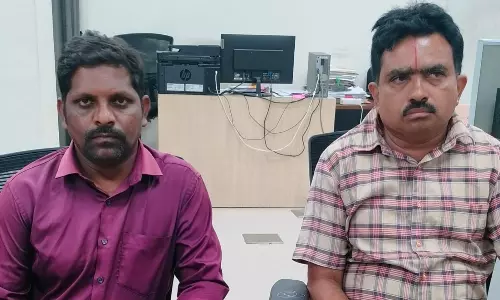 ACB Nabs 2 Nizamabad Municipal Employees in Rs.15,000 Bribe Case ACB Nabs 2 Nizamabad Municipal Employees in Rs.15,000 Bribe Case