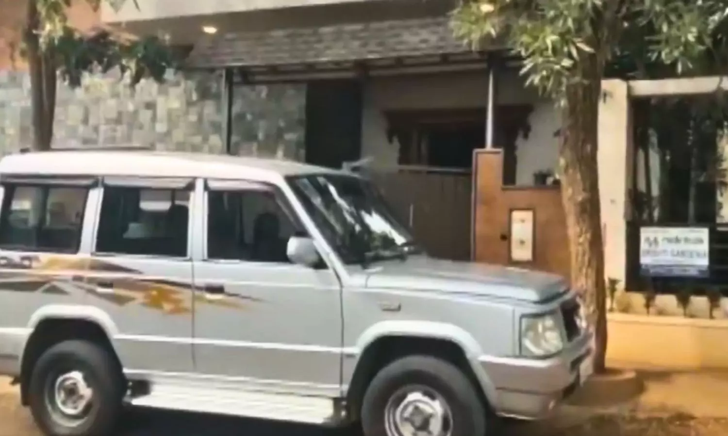 Karnataka Lokayukta Raid Eight Govt Officers in DA Case Karnataka Lokayukta Raid Eight Govt Officers in DA Case