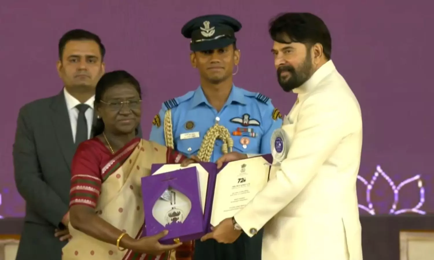 Mammootty Receives Standing Ovation as He Wins Fourth National Award Mammootty Receives Standing Ovation as He Wins Fourth National Award