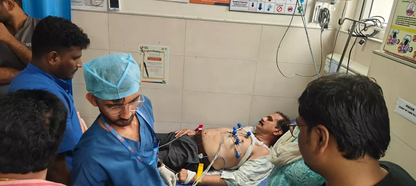 Scuffle Breaks Out Between Police, BRS Leaders As Latter Try To Enter MGM Hospital Scuffle Breaks Out Between Police, BRS Leaders As Latter Try To Enter MGM Hospital